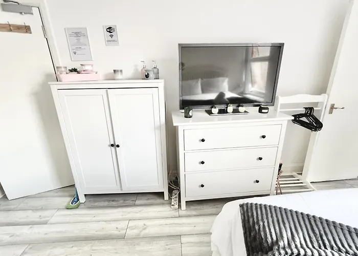 Apartament Next Westfield Mall