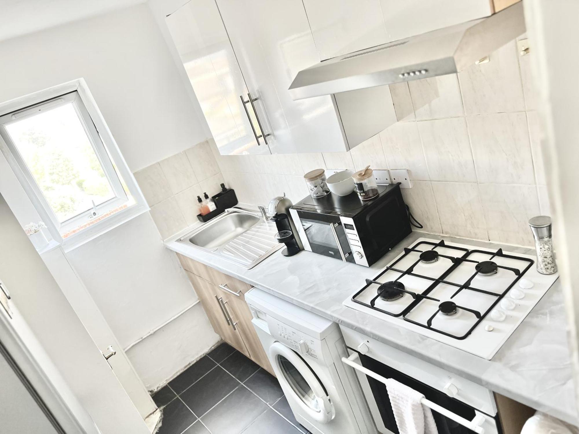 Apartment Next Westfield Mall London